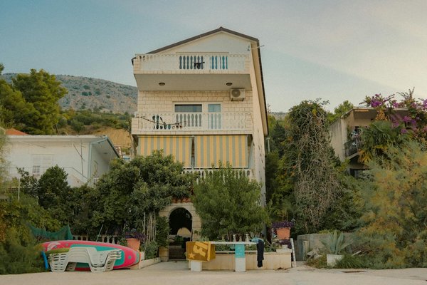 Quels conseils pour organiser des vacances en Provence avec des ateliers de sculpture et des visites de musées?